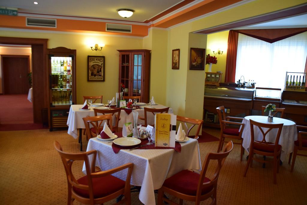 Hotel Lukacs Superior Kazincbarcika Exterior photo