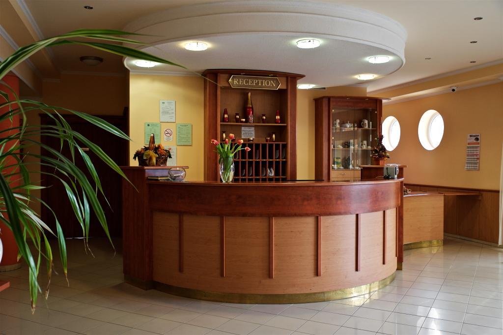 Hotel Lukacs Superior Kazincbarcika Exterior photo